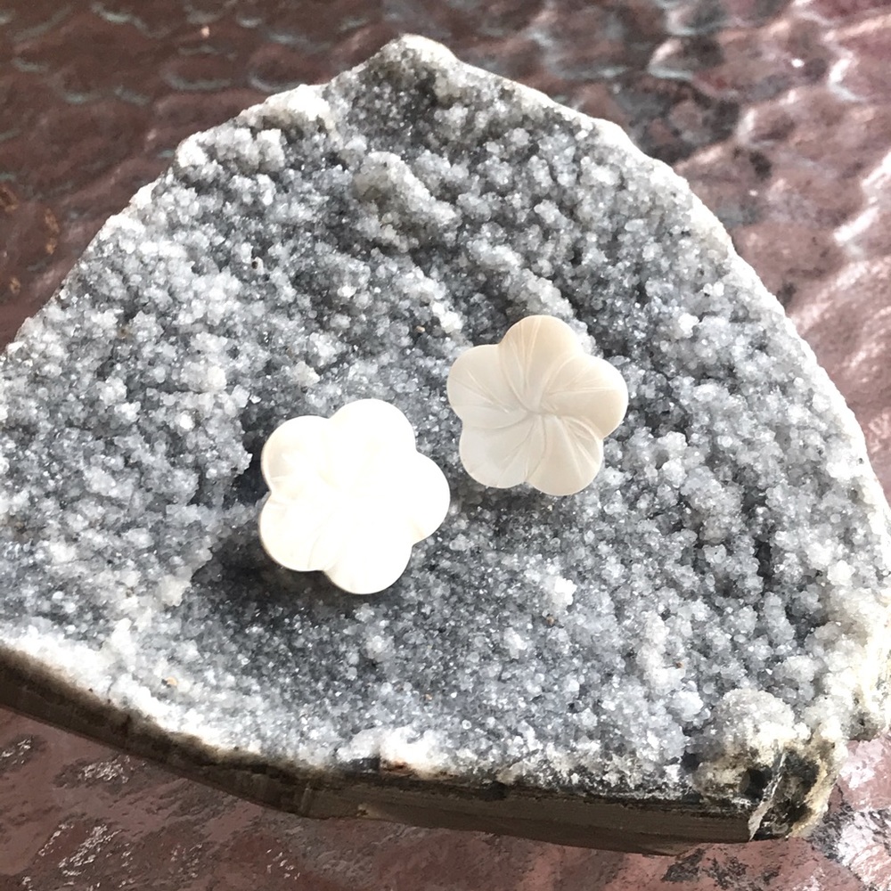 Mother of Pearl stud earrings
